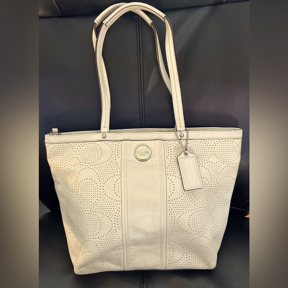Coach Genuine Leather Punched Flower Tote/Purse B1382-F21941 - Picture 1 of 13
